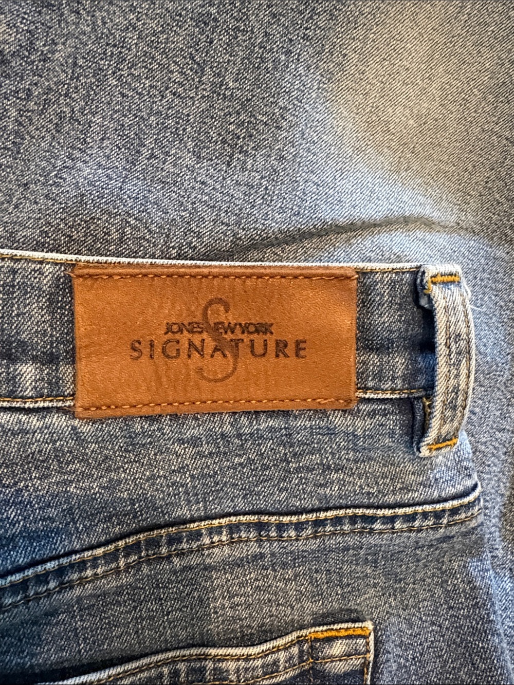 $5/25 Jones New York Straight-Leg Jeans in Medium Blue Wash - Picture 2 of 4